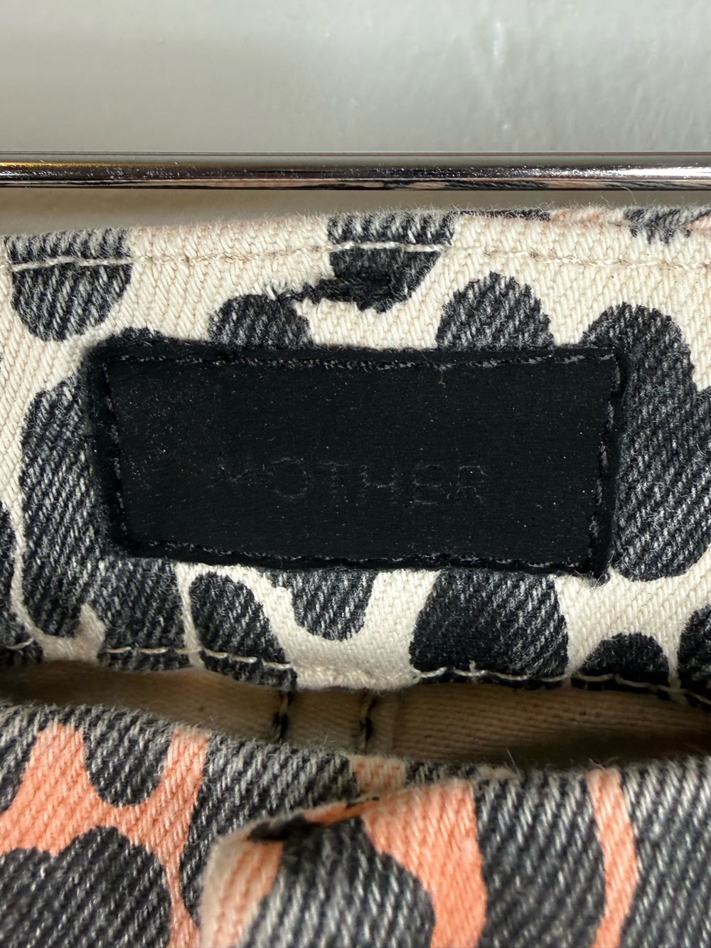NEW Mother High Waisted Looker Fray Jeans In Radioactive Paws Animal Print 25 - Picture 5 of 13